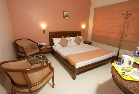 Crescent Restaurant, restaurant serving indian in Adyar, Chennai