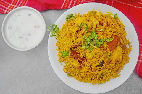 Kadamba Veg Restaurant and Party Hall, sweet shop serving north indian, south indian in Kethamaranahalli, Bengaluru