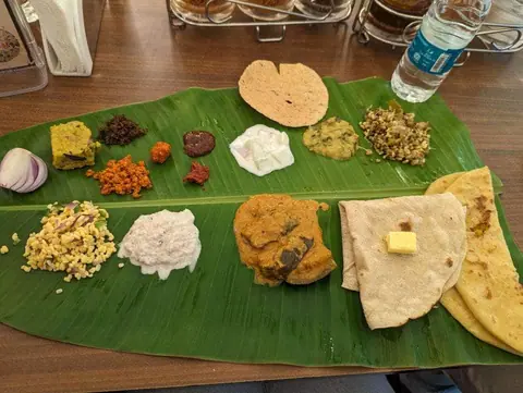 Basaveshwar Khanavali, restaurant serving south indian in Tilak Nagara, Bengaluru