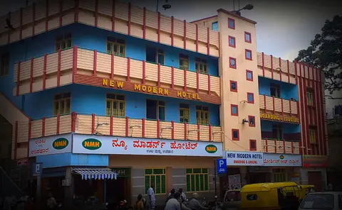New Modern Hotel, restaurant serving continental in V.V Puram, Bengaluru