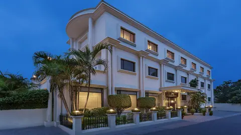 Hotel Sarovar, restaurant serving indian in Panvel