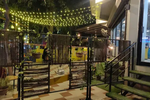 Caffein Cafe, cafe serving coffee in Vadodara