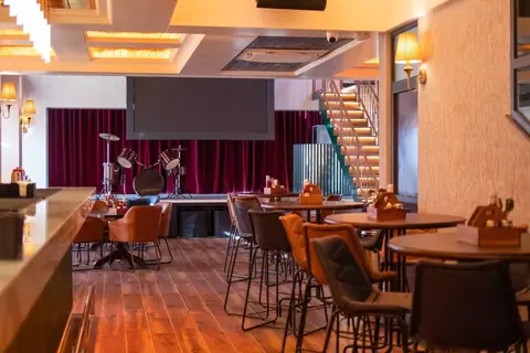 Lighthouse, bar serving bar food in Jaipur