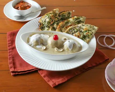 Saffron Restaurant, restaurant serving asian in Krishnakunj Society, Ahmedabad