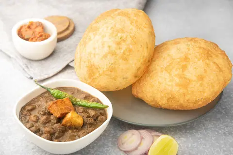 Samosa Party, sweet shop serving street food, tea in Yamare, Bengaluru