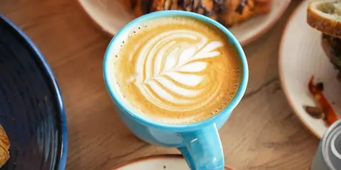Blue Tokai Coffee Roasters, cafe serving coffee, beverages in Breach Candy, Mumbai