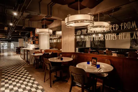 Pizza Express, restaurant serving pizza, bakery in Colaba, Mumbai