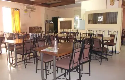 Hyderabadi Biriyani House, restaurant serving biryani, north indian in Doresanipalya, Bengaluru