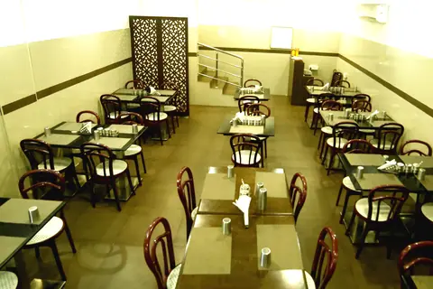 Goutam Grand, restaurant in Thenali